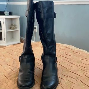 Women’s leather boots